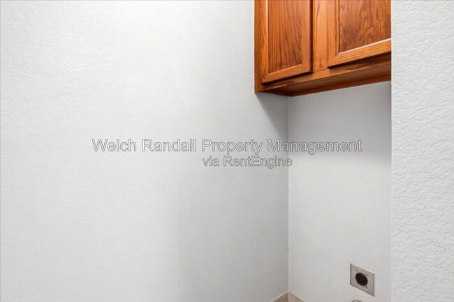 Building Photo - 6871 Countrywoods Cir