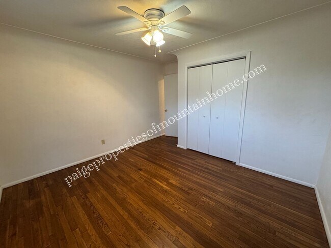 Building Photo - 3 Bedroom/2 bath home in Mountain Home