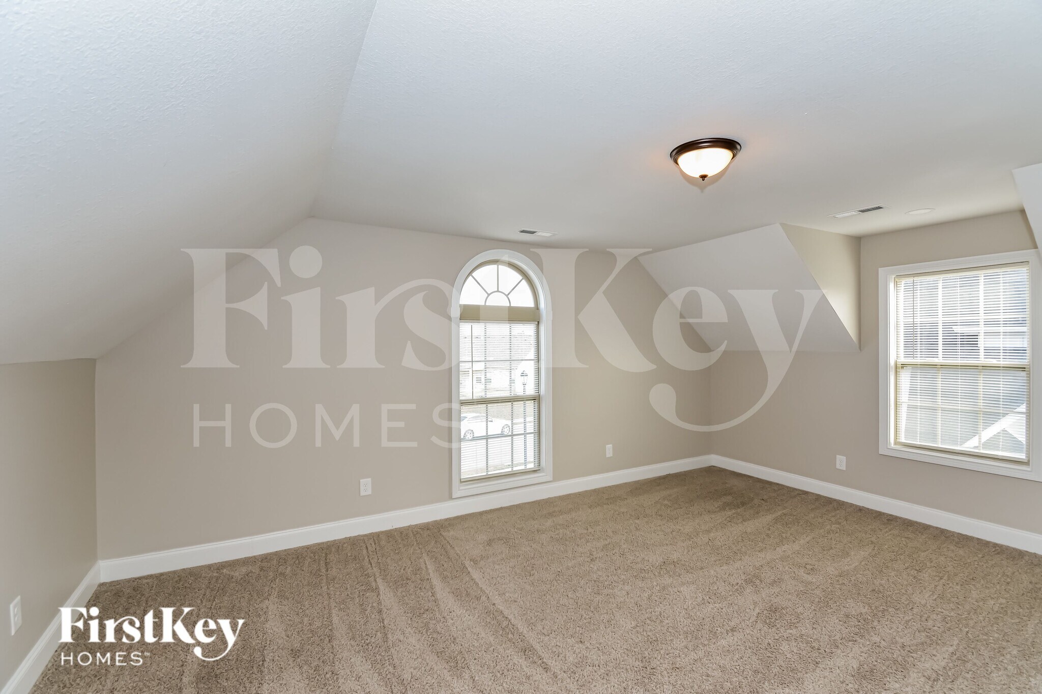 Building Photo - 372 Lowline Dr