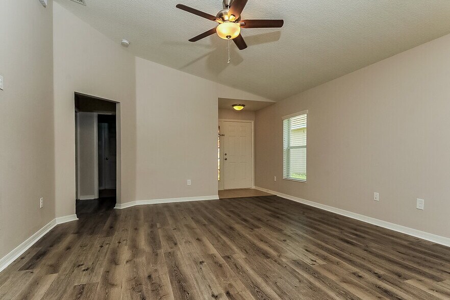 Building Photo - 10323 Holland Rd