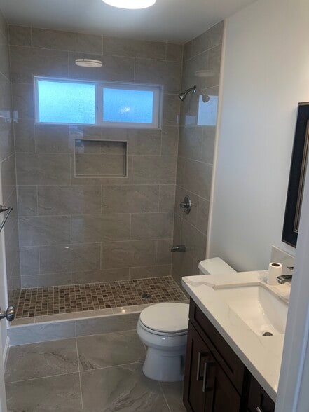 Building Photo - 2052 10th Ave