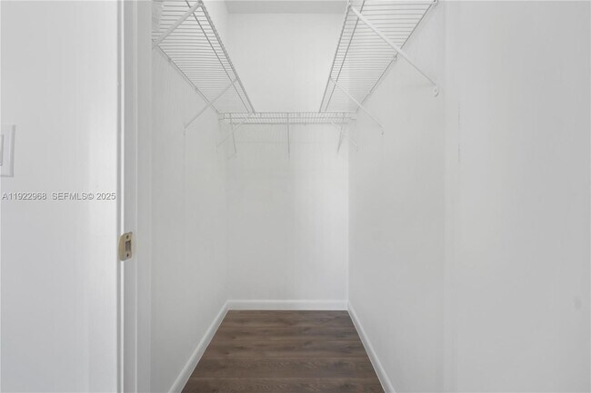 Building Photo - 5610 SW 43rd St