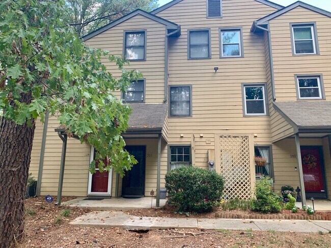Primary Photo - 1 Bed | 1 Bath Condo Near Glenwood - Water...