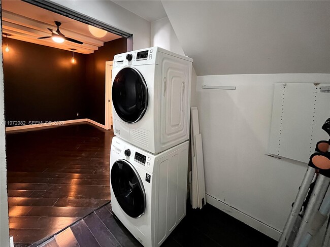 Building Photo - 742 12th St