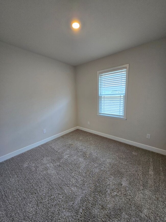 Building Photo - 3 Bedroom/2 Bath in Country Way of Newberry