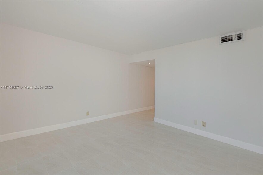 Building Photo - 18181 NE 31st Ct