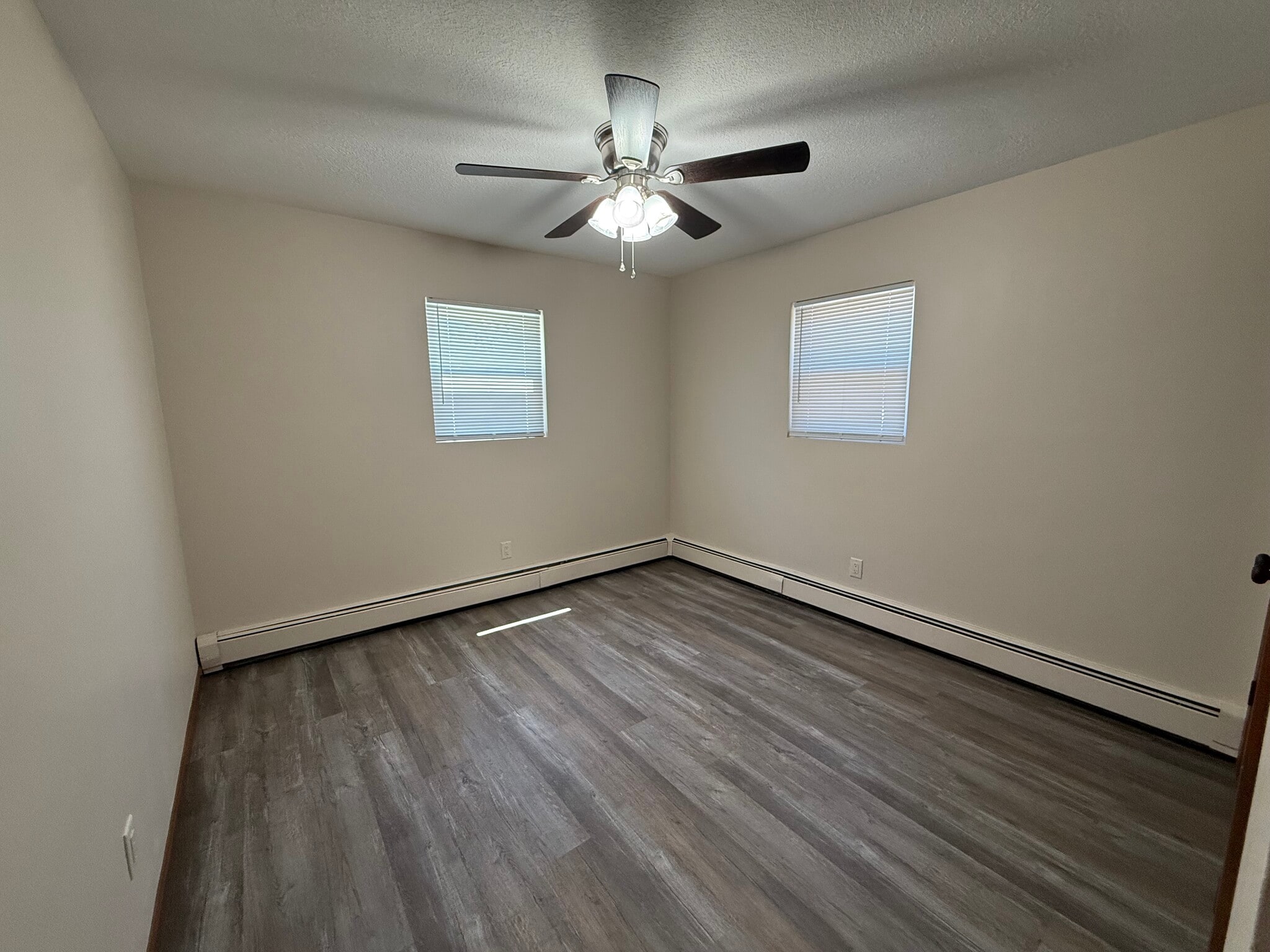 Bedroom - 1322 W Montrose St