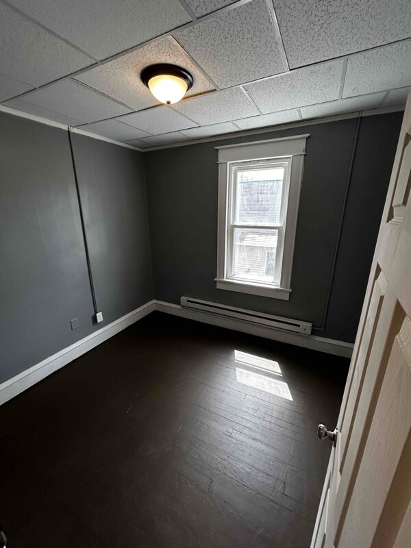 Building Photo - 552 Main St