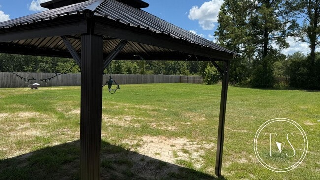 Building Photo - RATE DROP ALERT (was $2600/month) and SUMM...