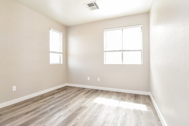 Building Photo - 11957 Haven St