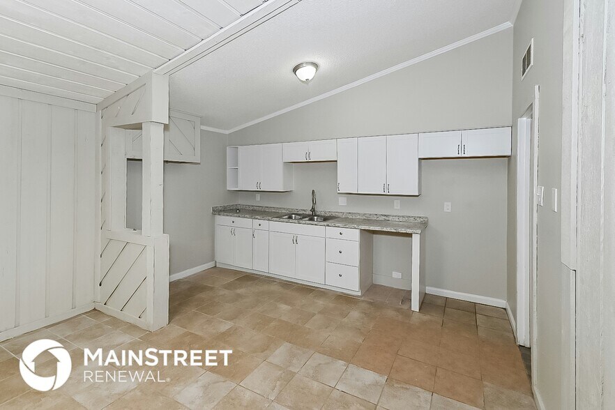 Building Photo - 2943 Brandale St