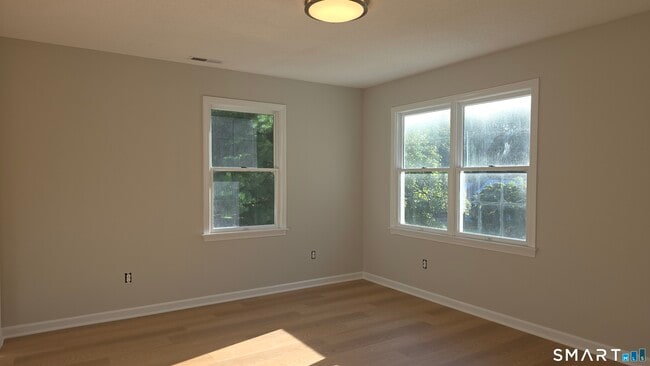 Building Photo - 387 Mixville Rd