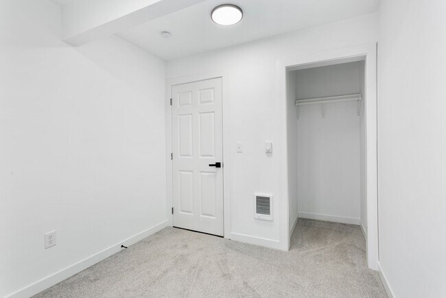 Building Photo - 430 Birch St