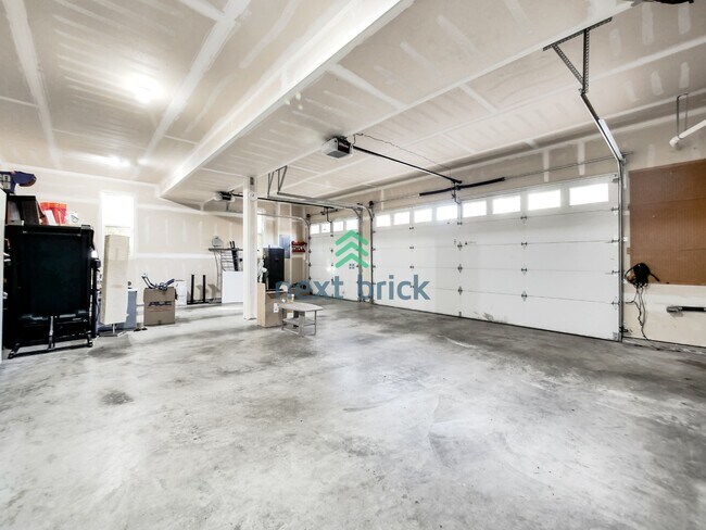 Building Photo - 4 bedroom, 2.5 Bathroom, 3 car garage Craftsman style home in Bellevue, WA