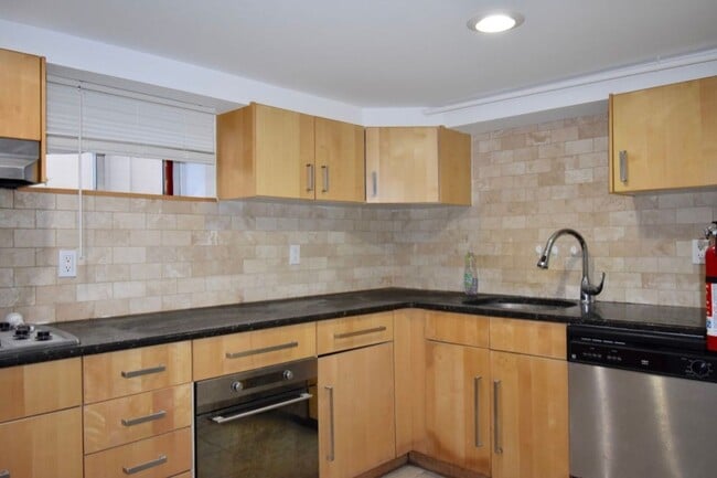 Building Photo - 356 Slocum Way