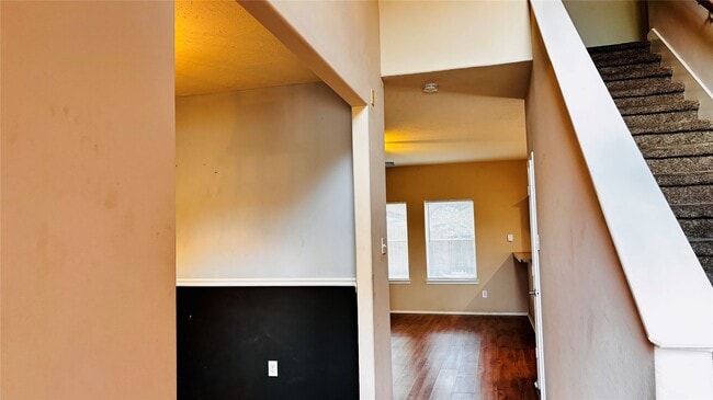 Building Photo - 2115 Vermillion Oak St