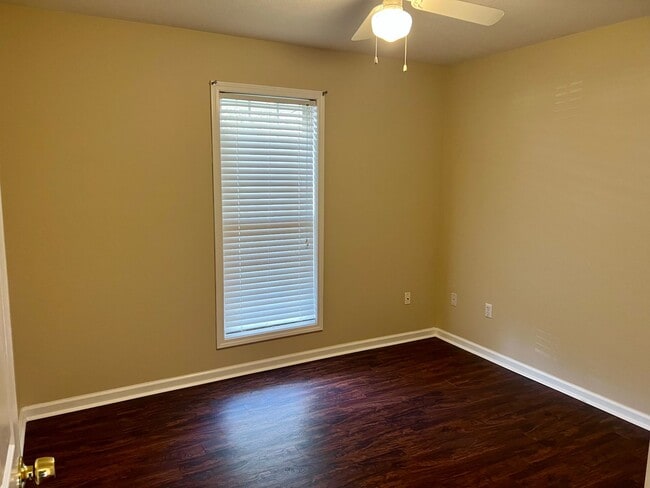 Building Photo - 5611 Prospect Rd