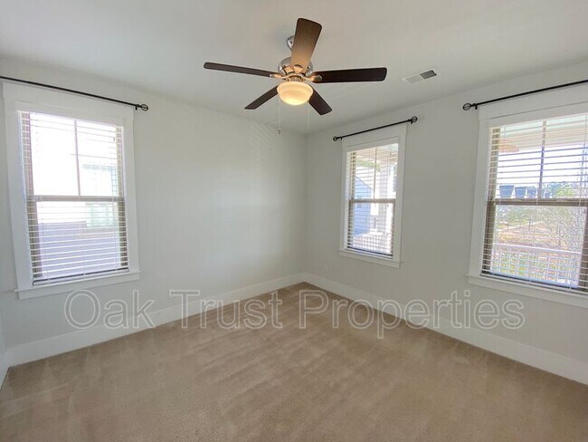 Building Photo - 225 Scholar Way