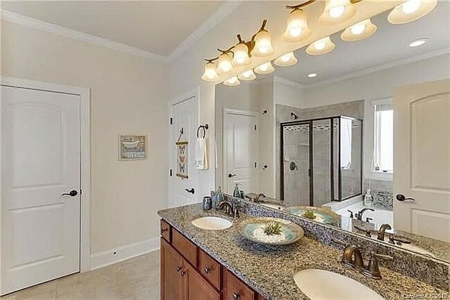 Building Photo - Park South Station Home Available Now!