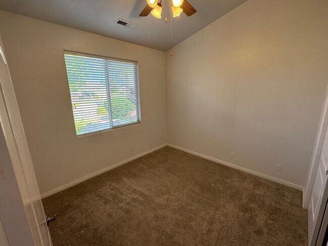 Building Photo - 3-Bed, 2-Bath Standalone Home with 2 Car G...