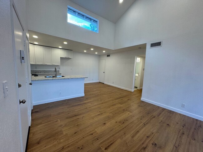 Building Photo - 25015 Peachland Ave