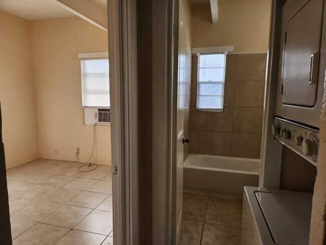 Building Photo - 620 20th St