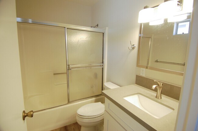 Building Photo - 142 W Marquita