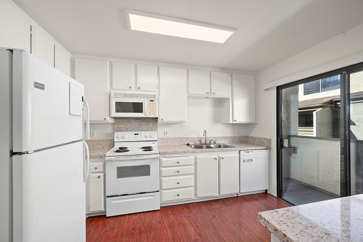 Building Photo - 3216 Caminito Eastbluff