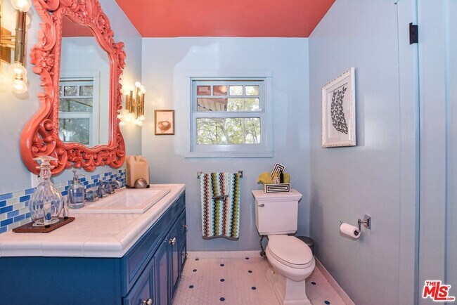 Building Photo - 2172 Argyle Ave