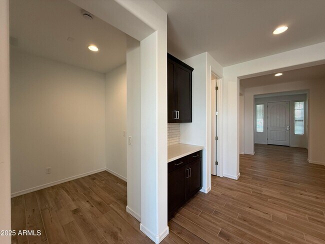 Building Photo - 10155 W Columbus Ave