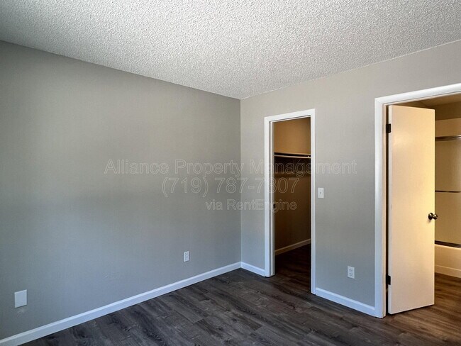 Building Photo - 2462 E Willamette Ave
