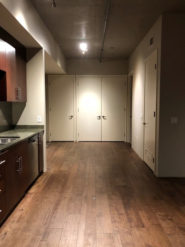 Building Photo - Gorgeous Juhl Loft unit for lease!!
