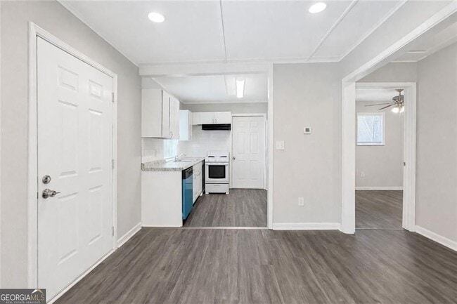 Building Photo - 2146 Brookview Dr NE