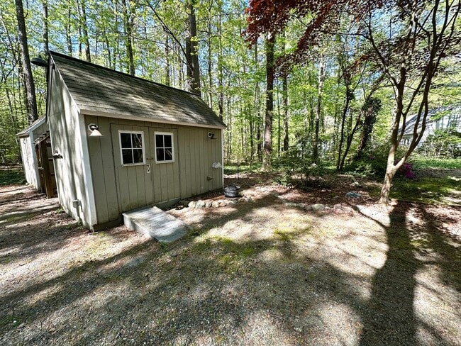 Building Photo - 5518 Thompson Dr