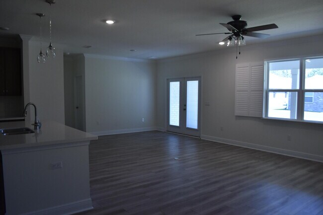 Building Photo - 173 Picnic Pl