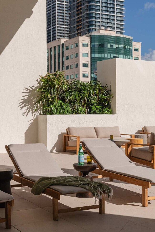 Building Photo - 225 N Miami Ave