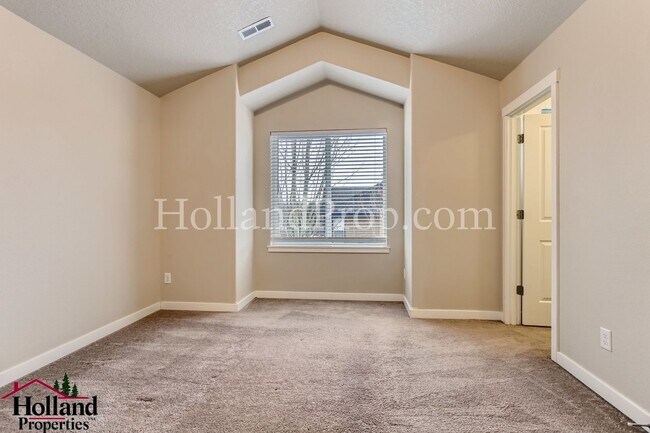 Building Photo - Beautiful Home With Balcony and Great Location! ** NEW PRICE $2,595 and REDUCED SECURITY DEPOSIT **