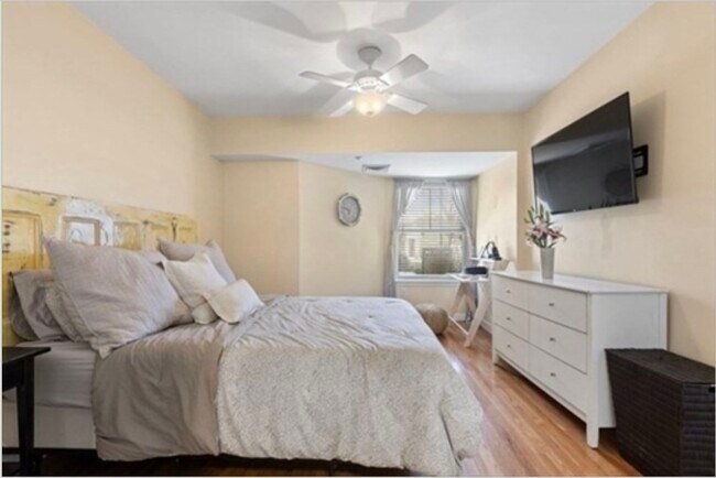 Building Photo - 10 Seaport Dr