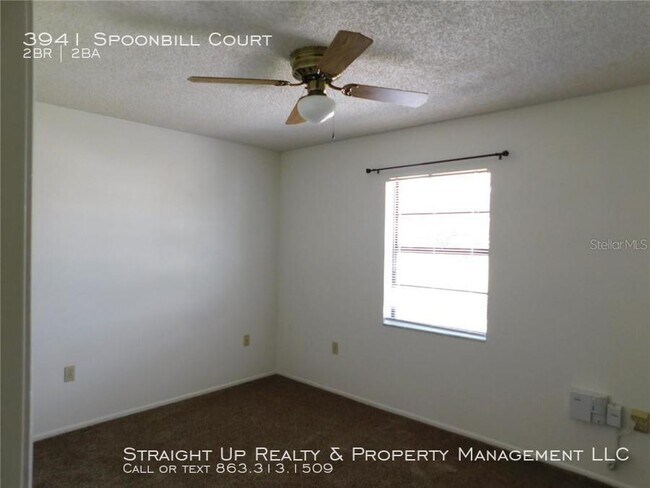 Building Photo - Move in ready 2 bedroom/1.5 bath Duplex