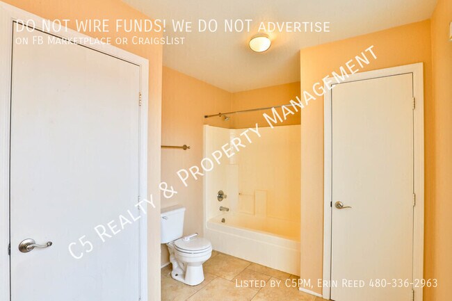 Building Photo - 2306 E Palm Beach Dr