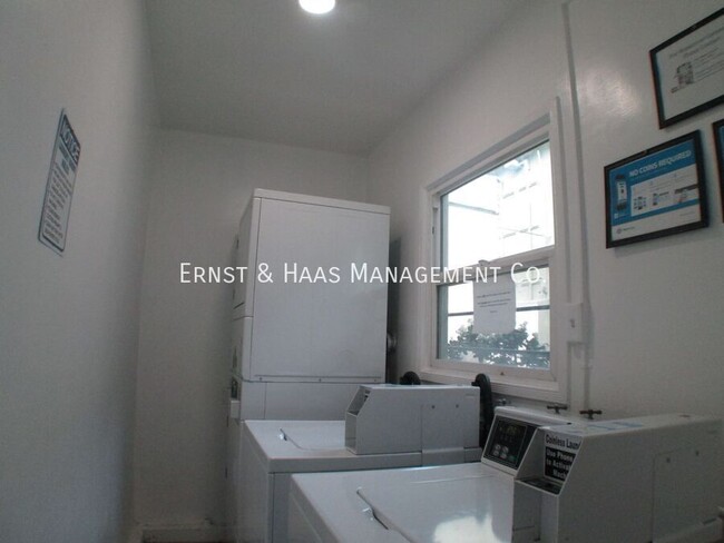 Building Photo - Lovely 1 Bedroom Apartment in Prime Bixby ...