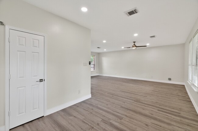 Building Photo - 918 Ivycroft Ln
