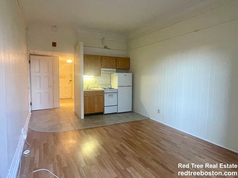 Building Photo - 62 Boylston St