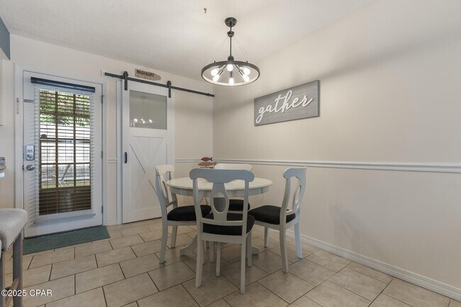 Building Photo - 164 Robin Ln