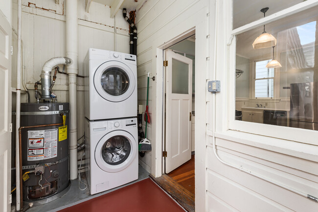 Laundry porch - 1540 Howard Street