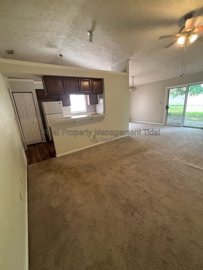 Building Photo - 467 Springmont Ct
