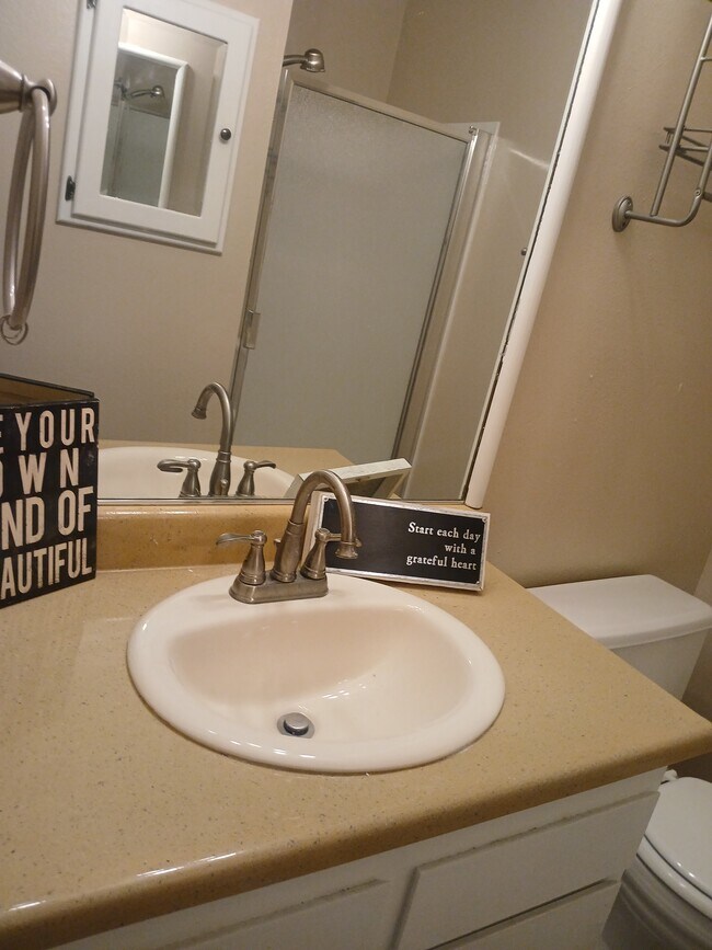 Building Photo - 775 Kingston Dr