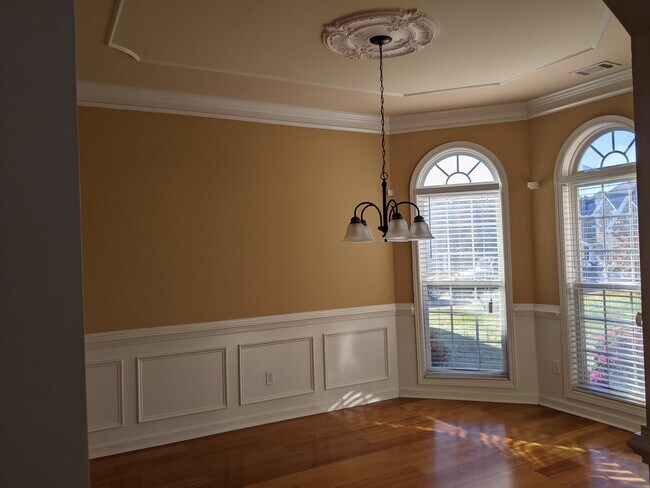Building Photo - 2414 Manal Way