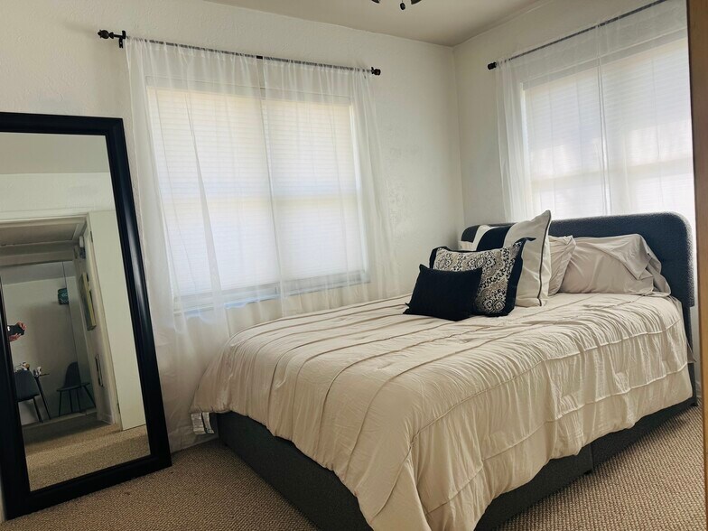 Building Photo - 412 73rd Ave