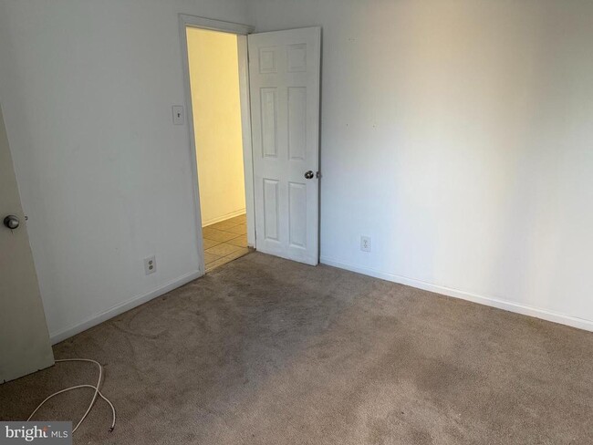 Building Photo - 305 Monument Ave